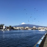 魚河岸　丸天 - 沼津港からの富士山