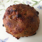 ラトリエ ドゥ プレジール - パン プロヴァンサル フロマージュ エ ア ラ トマト（290円）