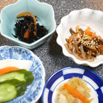 銀之塔 - 小鉢３品＋漬物