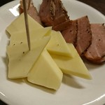 IZAKAYA LADY BUMP - ペッパローフ&ゴーダチーズ