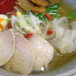 麺処 太陽 - 「塩麹ラーメン」鶏チャーシュー3枚・白キクラゲ