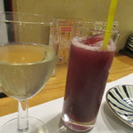 Koushuu Houtou Kanjukuya - 牛奥（甲州種）白のグラスとぶどうジュース