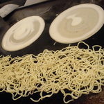 京都 下町のお好み焼き 昌・べた焼きの専門店 - スジ玉700円にトッピングは
      
      九条ネギ200円、油かす200円、玉子100円