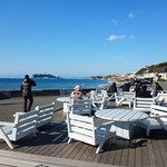 Pacific DRIVE-IN - 江ノ島に渡る橋の袂の陸地の上辺りに富士山が見えたのですが、この写真じゃわからないですね(笑)。