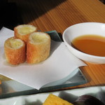 Ikeda - メインの次は揚げ物が運ばれて来ました中華の「ハトシ」のような食感の一品です。
                      