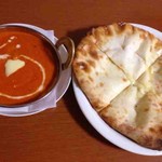 ネパールインドレストラン ザ スパイス - バターチキンカレー、チーズナン