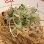 フラッグスカフェ&ダイニング - 明太子と豆と長ねぎのクリームスパゲティ¥1200