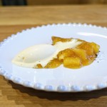 Obase - クレープ、すもものソース、
                        自家製バニラアイス、
                        石垣島のコショウのピパーツ、
                        京都、緑寿庵さんの金平糖