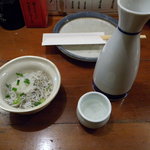 賤機はん兵衛 - 突出し（310円）+酒二合（580円)_2010-12-08