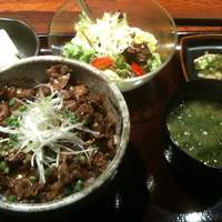 神戸牛炭火焼肉 いく田 代々木 - ランチのカルビ丼