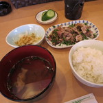 地鶏亭 仁 - 定食は850円で、ご飯、スープ付き(2017年1月）