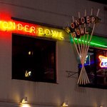 WONDER BOWL - 外からの外観です。
