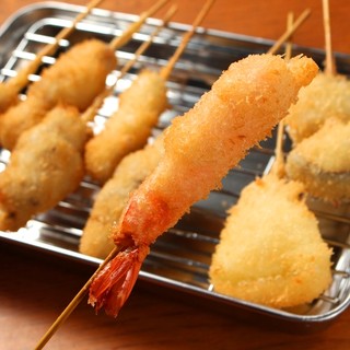 Please enjoy a variety of Fried Skewers made with careful attention to ingredients and batter!