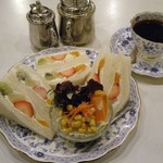 珈琲 冨士男 - フルーツサンドセット@950