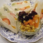 珈琲 冨士男 - フルーツサンドZOOM