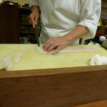 くずし懐石 縁 - 熟練者は普通の包丁で骨切り