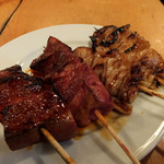 新潟屋 - レバー・タレ、シロ・タレ1本各100円