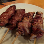 新潟屋 - カシラ・塩、ナンコツ、塩1本各100円