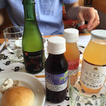 ROKUMON - 手前 ソフトドリンク、奥 シードル