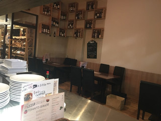 WINE&PIZZA HACHI - 店内