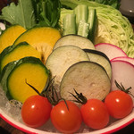 こだわり新鮮生やさい 2人前 1,015円。