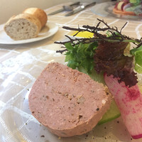 プチレストラン ブーケ・ド・フランス - ランチBセット  2500yen
                前菜（フォアグラとお肉のパテ）
                パンも2個付く