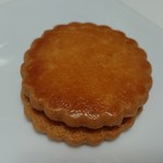 ショコラトリー・パティスリー ソリリテ - バターとアーモンド香るサクサク食感、レーズンサブレ