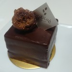 ショコラトリー・パティスリー ソリリテ - 濃密なチョコと、妖艶なアルマニャック染み込む無花果のハーモニー、フィノ594円