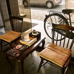 末廣堂 - 店内（椅子）