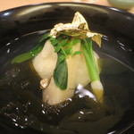 山玄茶 - 蛤真薯 竹の子とわかめ、餅、青身大根添えアップ