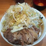 ラーメン二郎 - 大豚ラーメン＋ねぎ（この日の限定トッピング）＋生たまご　※コールはそのまま