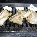 豪快!! 焼肉食堂 赤まる - 「カルビ定食」の「バカ盛り」