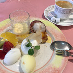 あさひやレストラン - おすすめデザート盛り合わせ1,280円とコーヒー