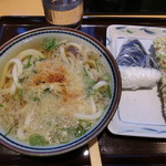 杵屋麦丸 - かけうどん390円、ちくわ天130円、おにぎり鮭150円