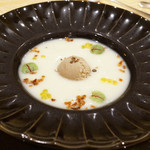 トゥ・ラ・ジョア - カリフラワーの冷製スープ