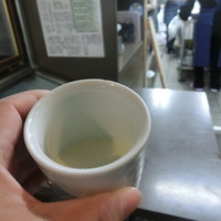 日本料理 川島 - 立ち飲みでごくごく・・奥は作業場