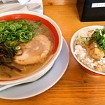 とんこつらーめん 大伸 - 塩とんこつとチャーシューご飯のセット