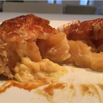 ラ クレリエール - バニラ香るカスタードにリンゴのコンポートのパイってもう！パイの焼き込みも完璧で昇天！