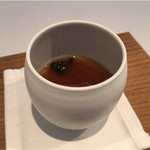 ラ クレリエール - パロンブのコンソメの下にパロンブのロワイヤルを潜ませて