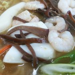 みどり屋 - エビやらイカやらきれいに盛り付けられてます。