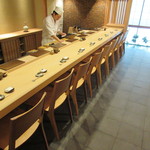 寿司つばさ - カウンター席８席（この日は９席・掲載許可済み）♪