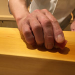 鮨 あらい - （2016年11月）旨い握りはこの右手から！