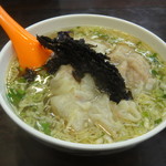 老虎醬 溫州大餛飩 - スープにはネギがたっぷり。