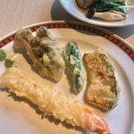 Dono dono - 年末年始バイキングランチ(\2,800)　天ぷら・煮物盛り付け例