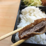 とんかつ春 - ヒレカツ。昔よりちょっと薄くなったかな。
      ま、何年も前の話だけど。