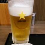 味善 - ビールのジョッキはSAPPOROのロゴ入