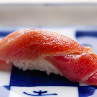 熟練の目利きが光る四季折々の魚介