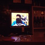 アンネ - 店内のテレビが流すBGVもなんだかシュール