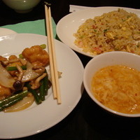 廣東料理 民生 ヒルトンプラザウエスト店 - チャーハンのランチ