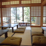 手打ちそば 縁庭 - 広々としたお座敷（座椅子のご用意あり）